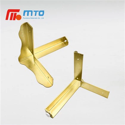 Canapea picioare aurii